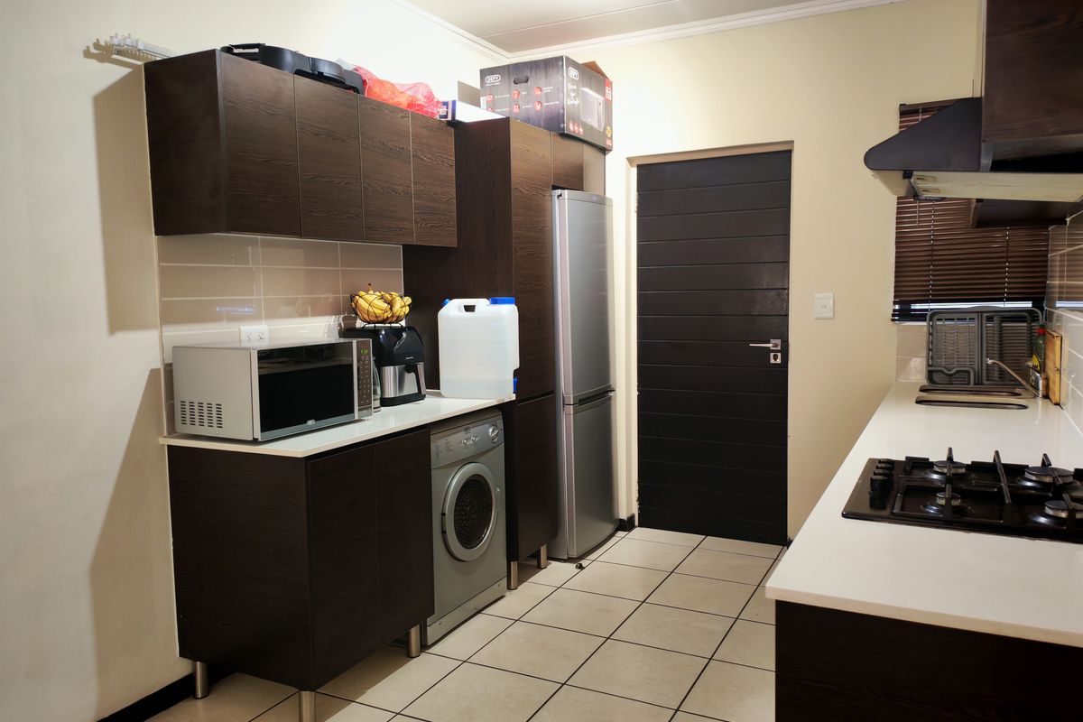 2 BED APARTMENT - Photo 3