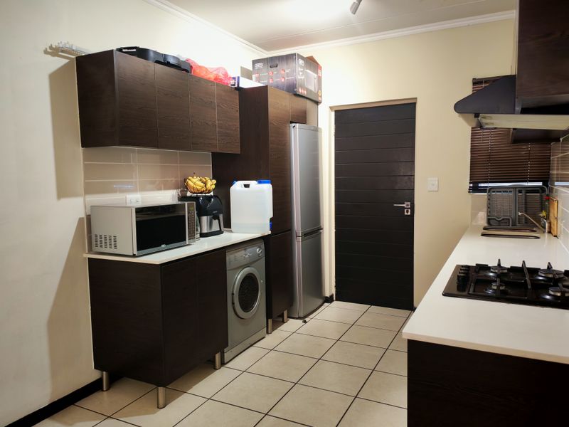 2 BED APARTMENT - Photo 3