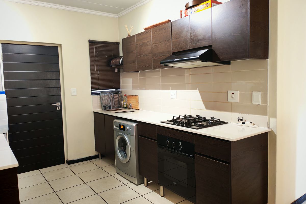 2 BED APARTMENT - Photo 2