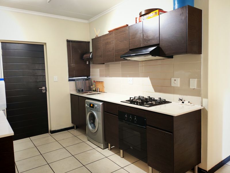 2 BED APARTMENT - Photo 2