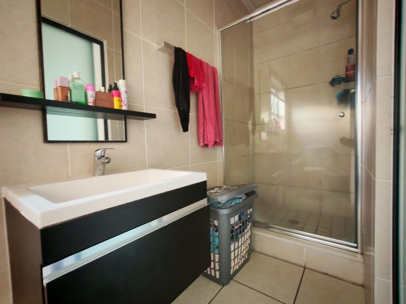 2 BED APARTMENT - Photo 8