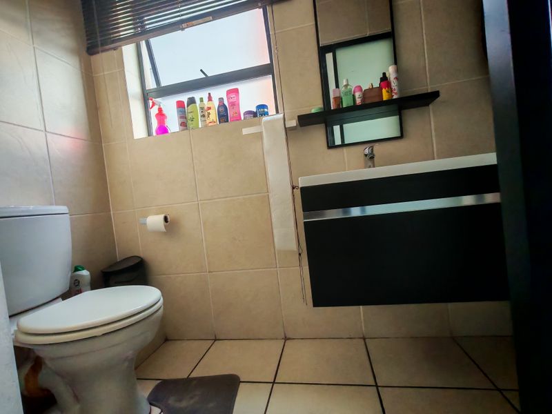 2 BED APARTMENT - Photo 9