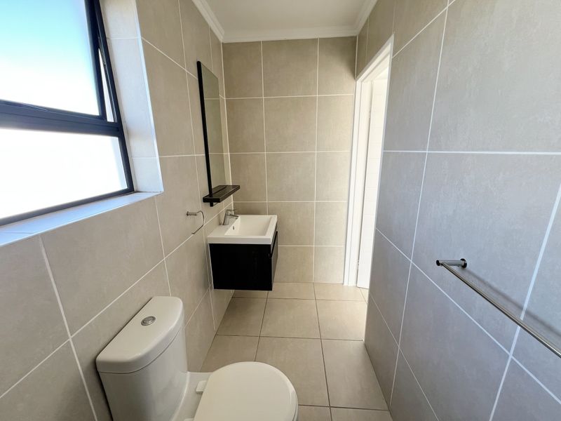 Top-Floor Luxury Living with Sunshine, Style & Unmatched Lifestyle Convenience - Photo 9