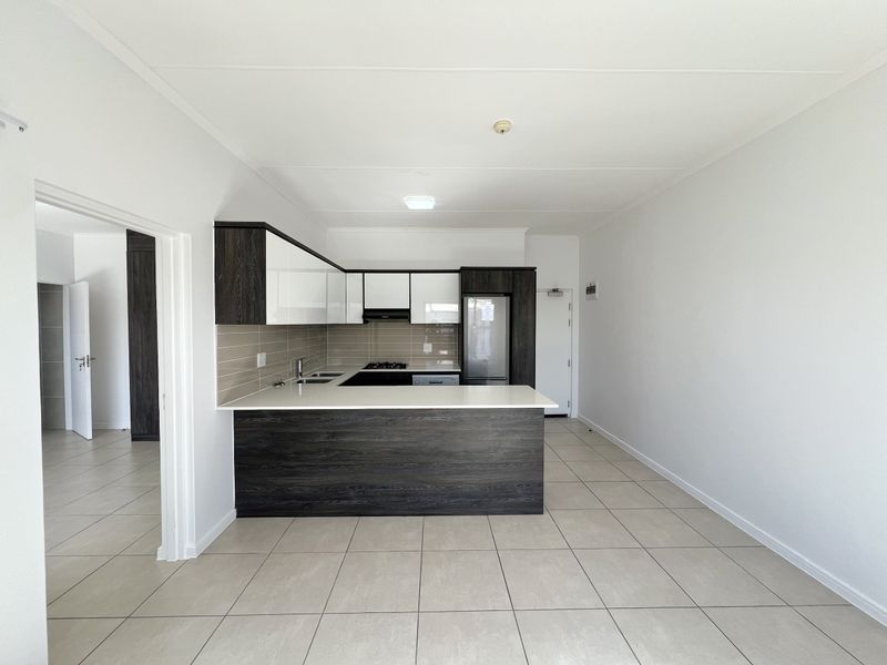 Top-Floor Luxury Living with Sunshine, Style & Unmatched Lifestyle Convenience - Photo 6