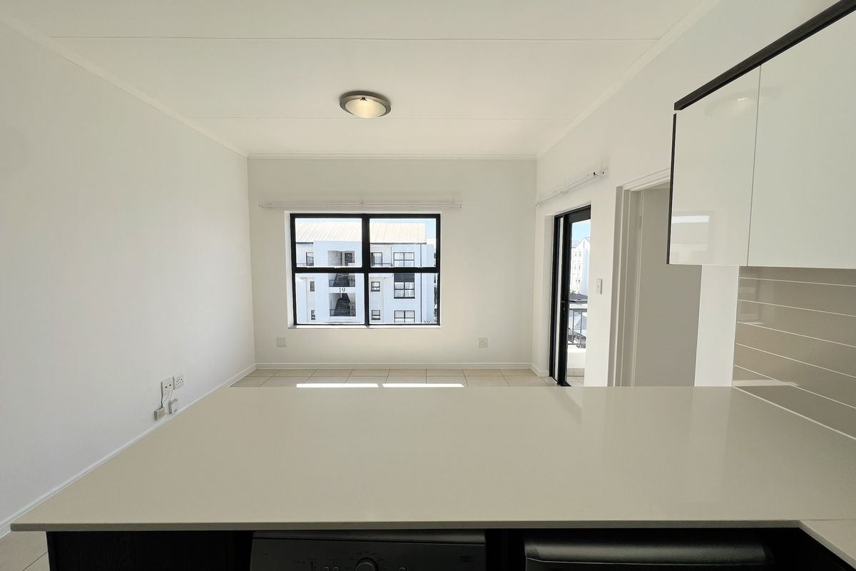 Top-Floor Luxury Living with Sunshine, Style & Unmatched Lifestyle Convenience - Photo 5