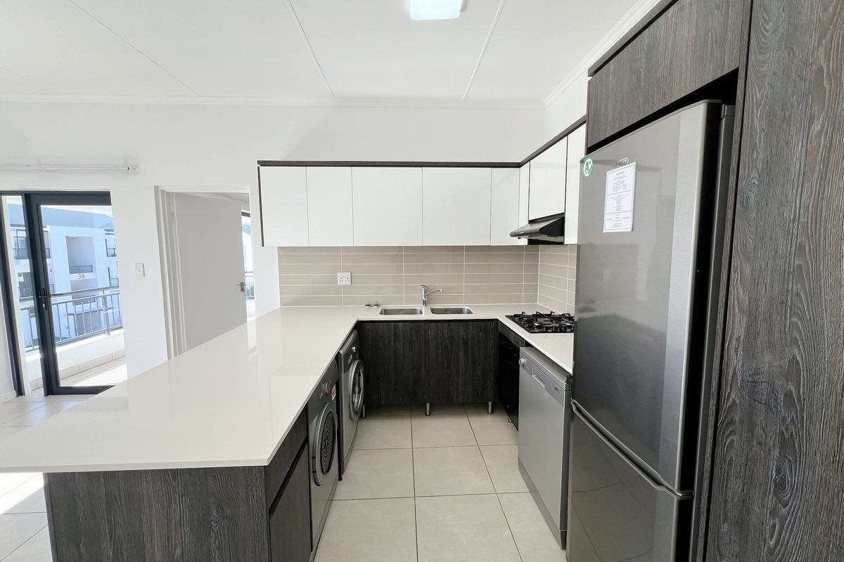 Top-Floor Luxury Living with Sunshine, Style & Unmatched Lifestyle Convenience - Photo 3