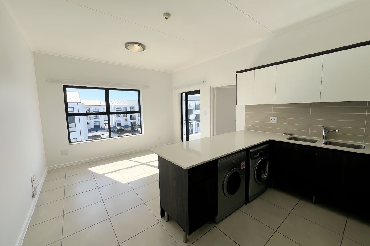 Top-Floor Luxury Living with Sunshine, Style & Unmatched Lifestyle Convenience - Photo 2