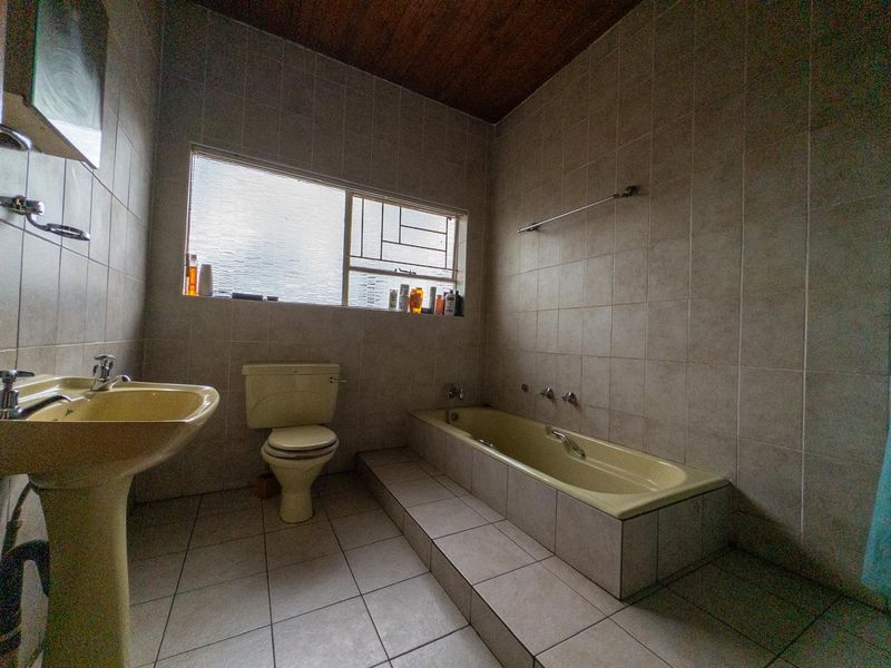 Four bedroom home for sale - Photo 9