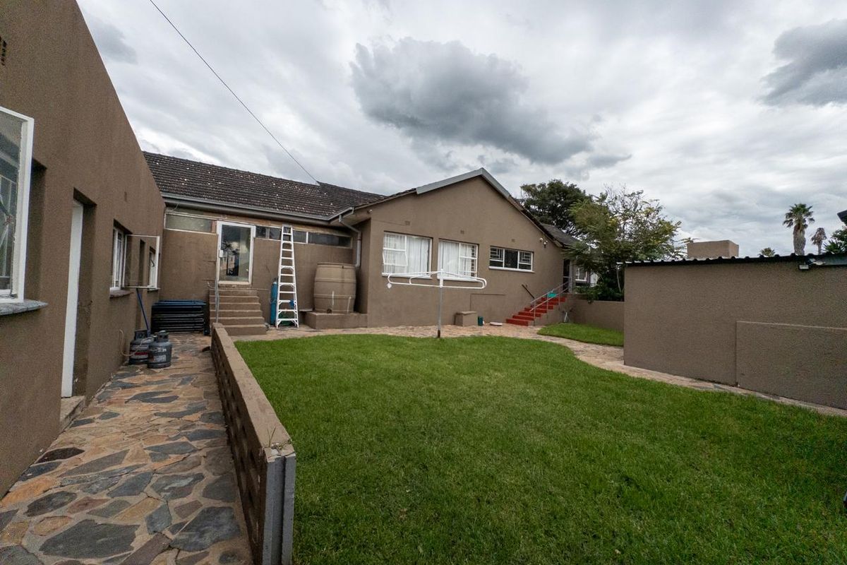 Four bedroom home for sale - Photo 2