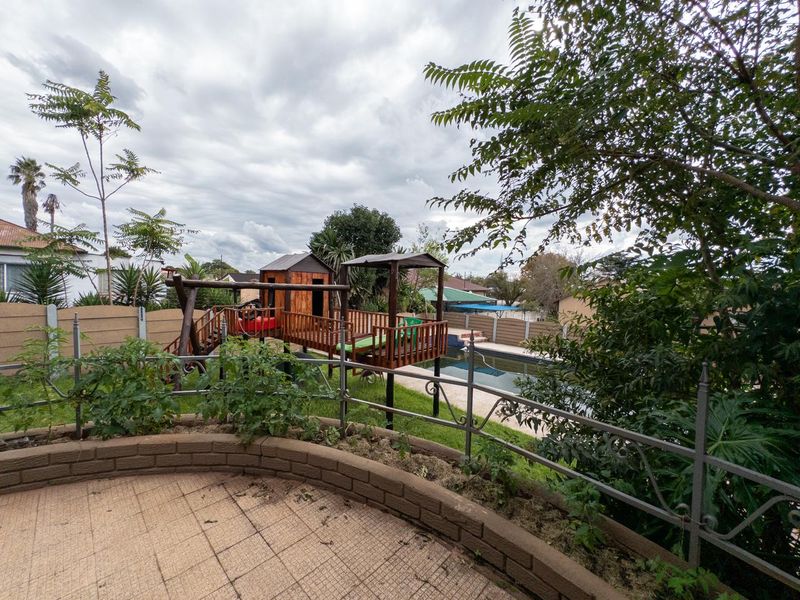 Four bedroom home for sale - Photo 3