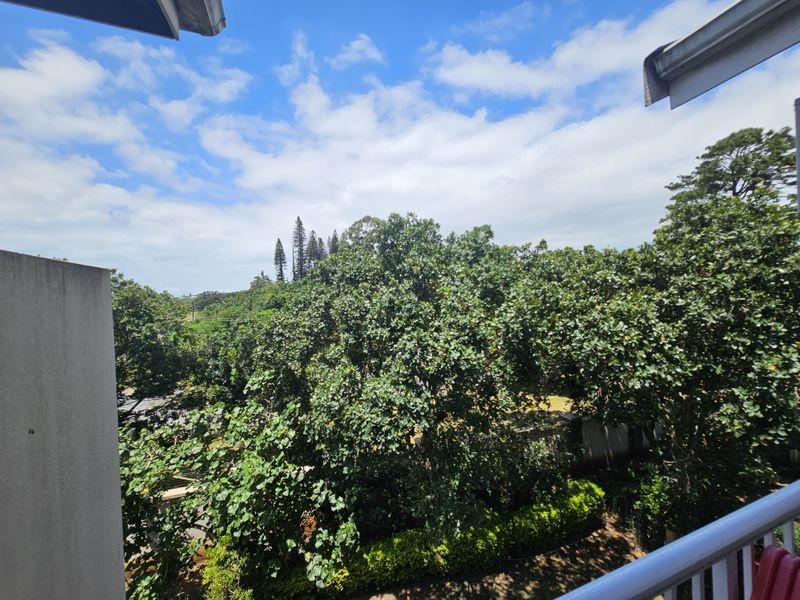 2-Bedroom Top Floor Apartment in Manor Mews, Manor Estate - Photo 10