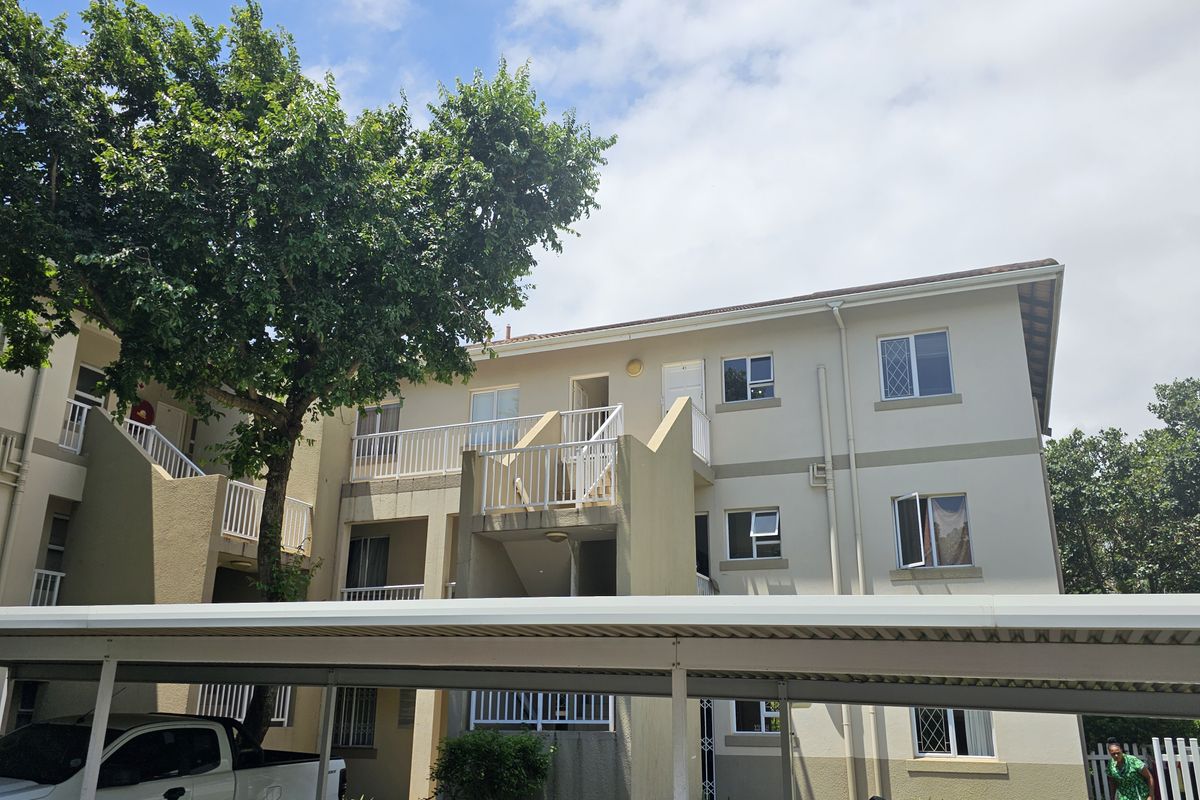 2-Bedroom Top Floor Apartment in Manor Mews, Manor Estate - Photo 2