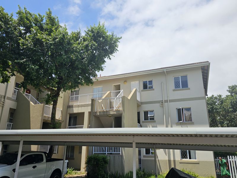 2-Bedroom Top Floor Apartment in Manor Mews, Manor Estate - Photo 2