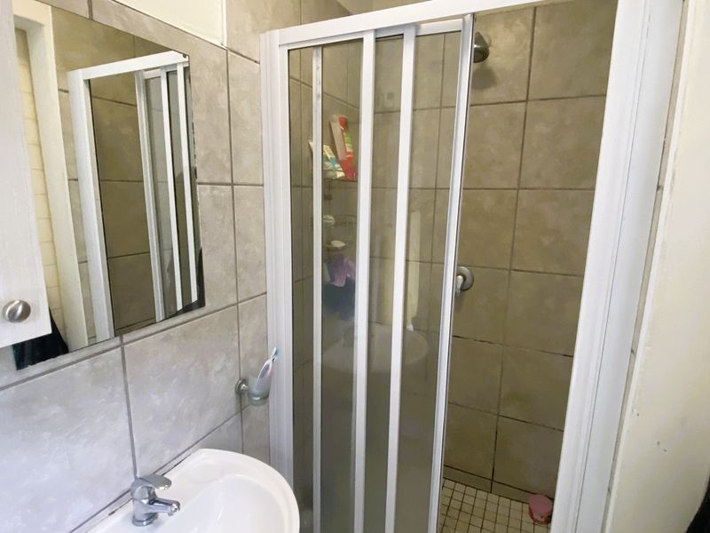 High Ceilings- High Potential - Photo 10