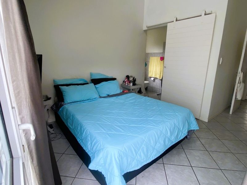 High Ceilings- High Potential - Photo 8