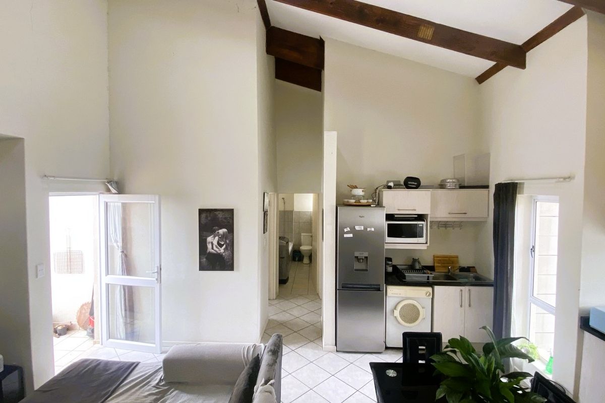 High Ceilings- High Potential - Photo 4