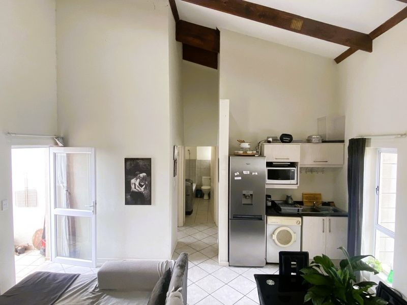 High Ceilings- High Potential - Photo 4