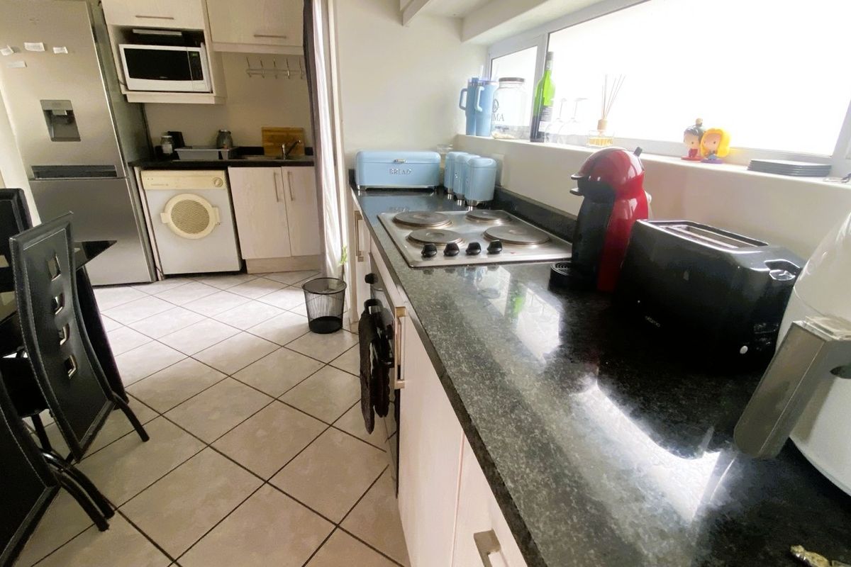 High Ceilings- High Potential - Photo 5