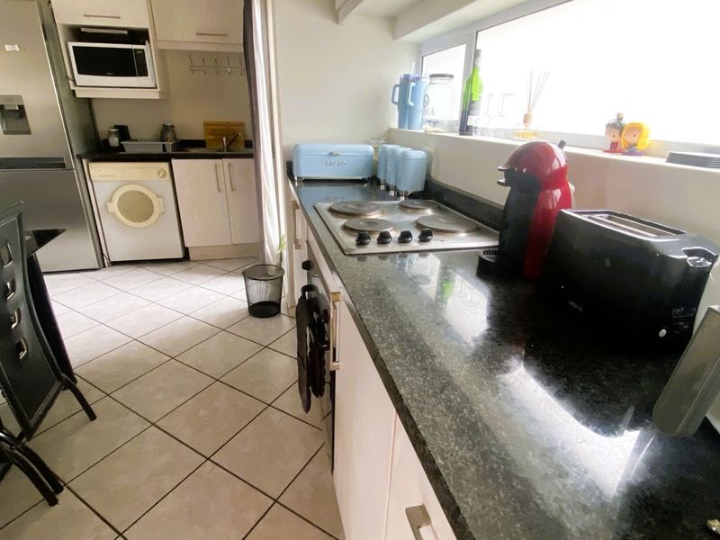 High Ceilings- High Potential - Photo 5