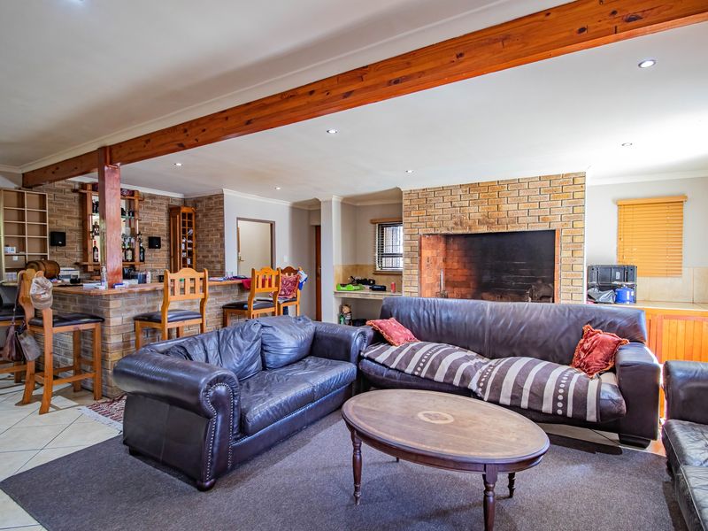 Spacious 4-Bedroom Entertainer’s Dream – Walking Distance to Schools - Photo 6