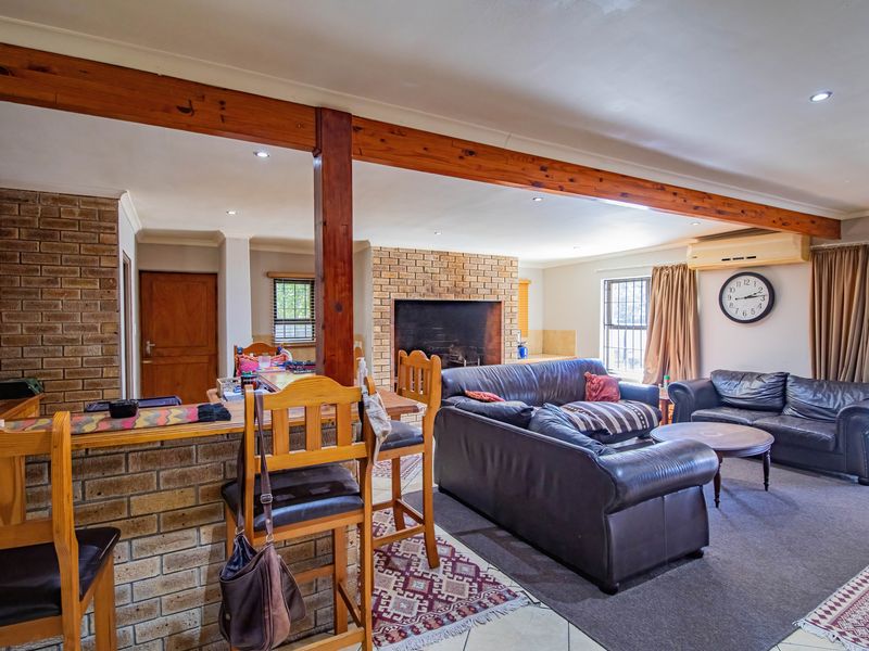 Spacious 4-Bedroom Entertainer’s Dream – Walking Distance to Schools - Photo 5