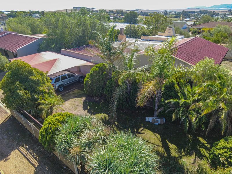 Spacious 4-Bedroom Entertainer’s Dream – Walking Distance to Schools - Photo 2