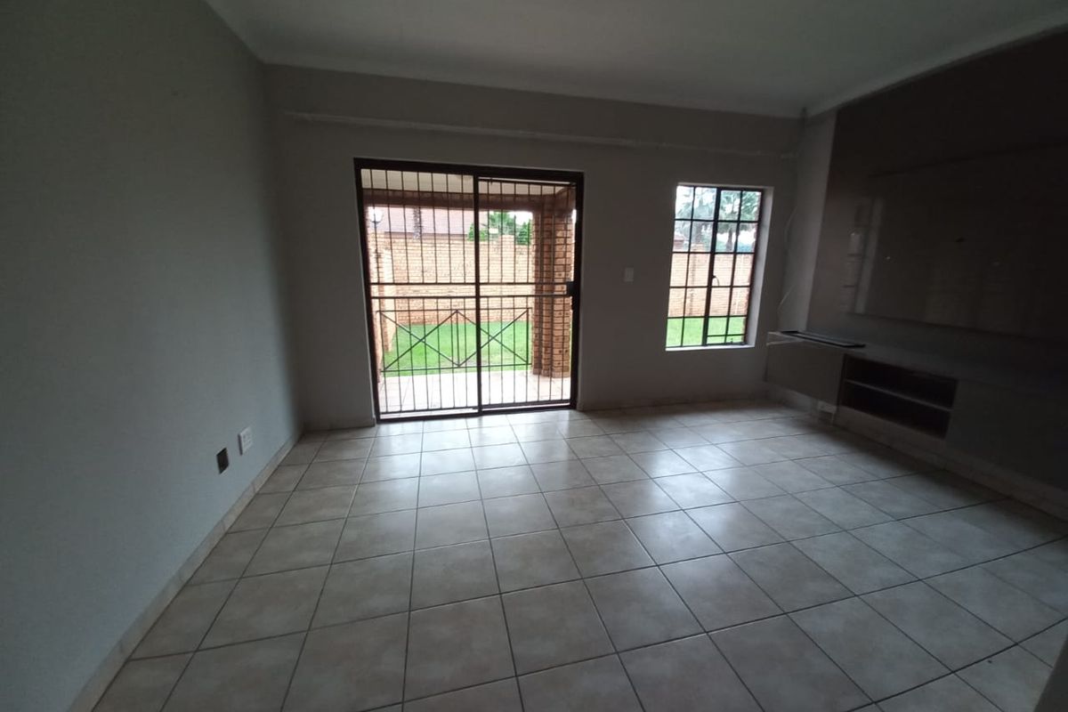 Two bedroom townhouse in Kookrus Meyerton - Photo 5