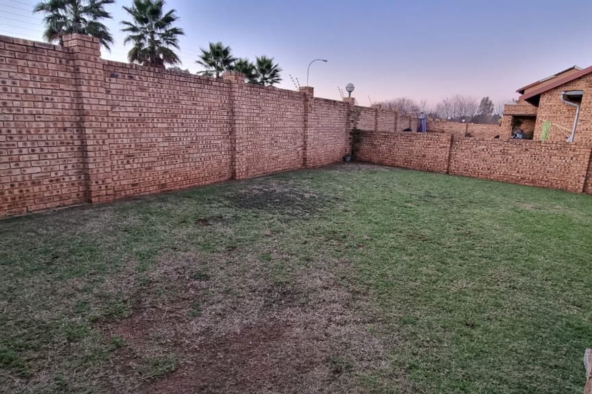 Two bedroom townhouse in Kookrus Meyerton - Photo 3