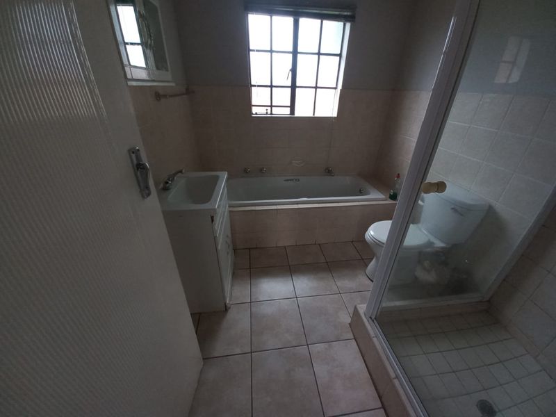 Two bedroom townhouse in Kookrus Meyerton - Photo 7