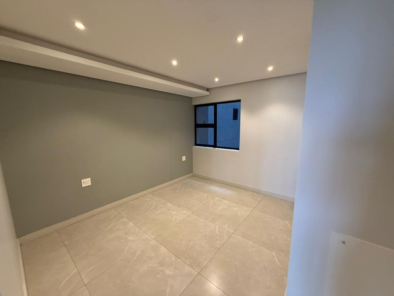 Modern 3 Bedroom Apartment with Sea Views in Skye Ridgeside - Photo 9
