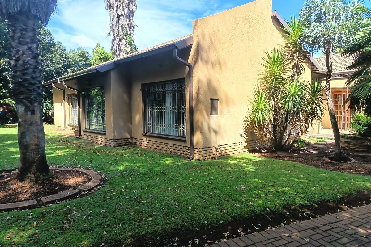 Four bedroom house in Golfpark, Meyerton - Photo 2