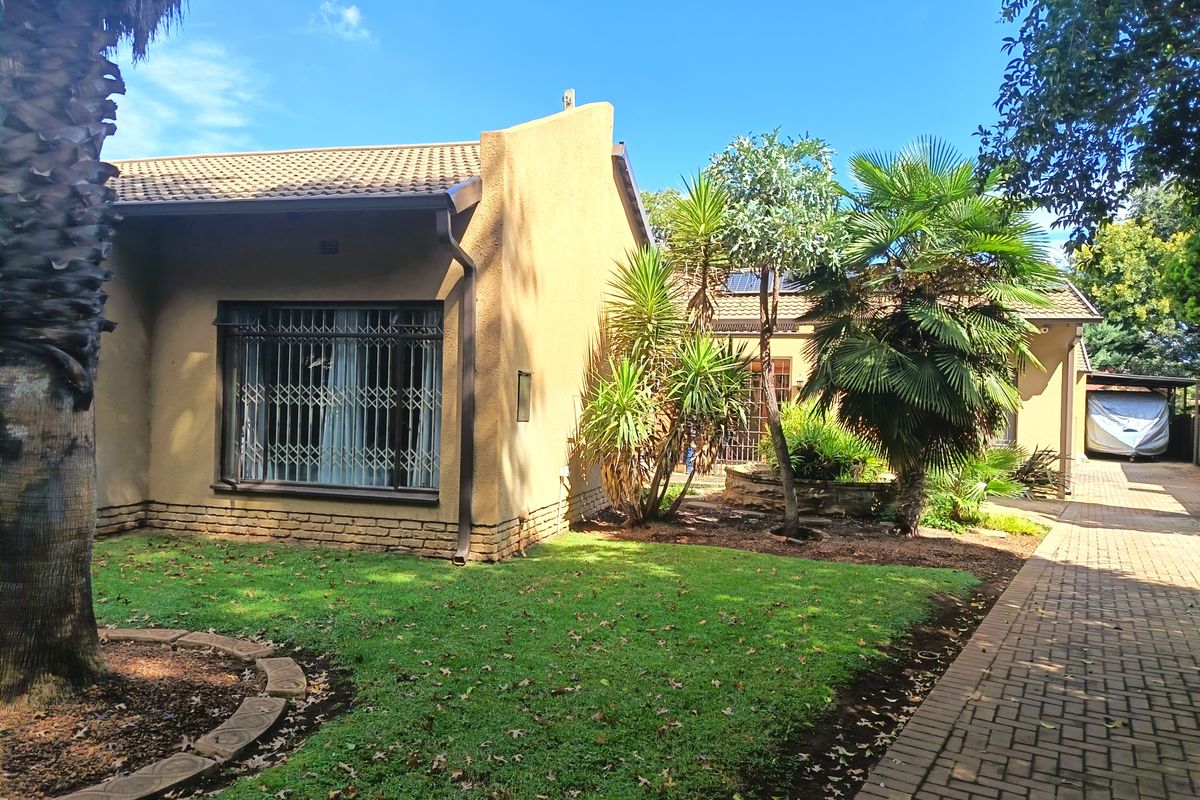 Four bedroom house in Golfpark, Meyerton - Photo 3