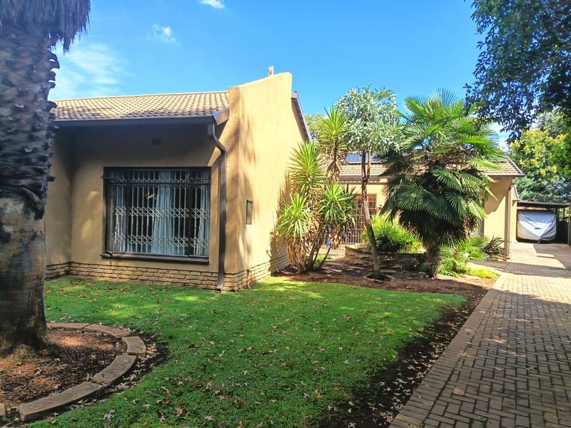 Four bedroom house in Golfpark, Meyerton - Photo 2