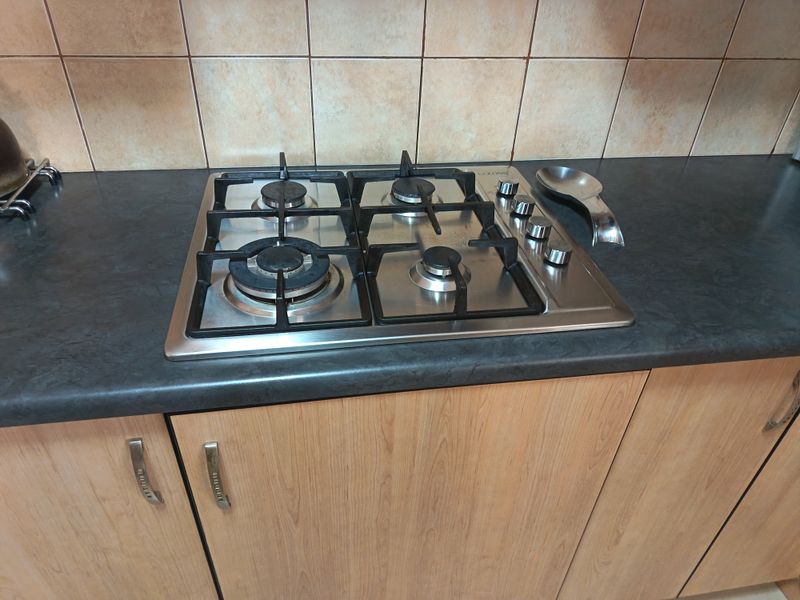 Four bedroom house in Golfpark, Meyerton - Photo 10