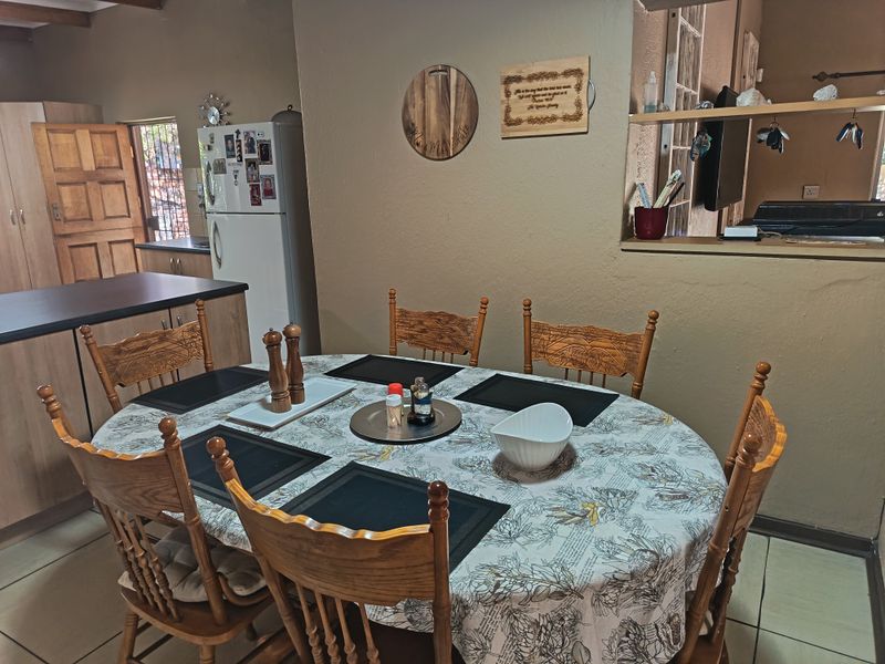 Four bedroom house in Golfpark, Meyerton - Photo 8