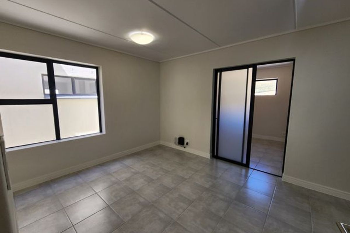 UNFURNISHED 1 BEDROOM APARTMENT IN GREENBAY - Photo 3