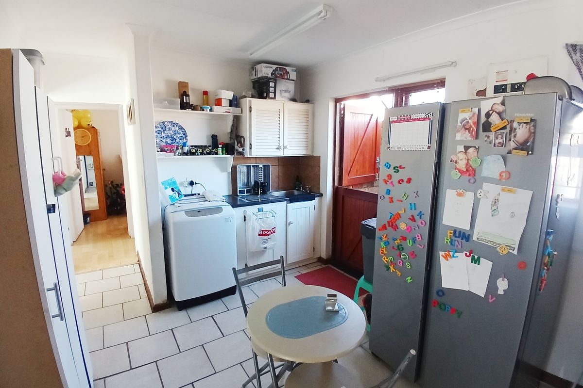 OVERBAAKENS 3 BED 1 BATH HOUSE FOR RENT - Photo 4