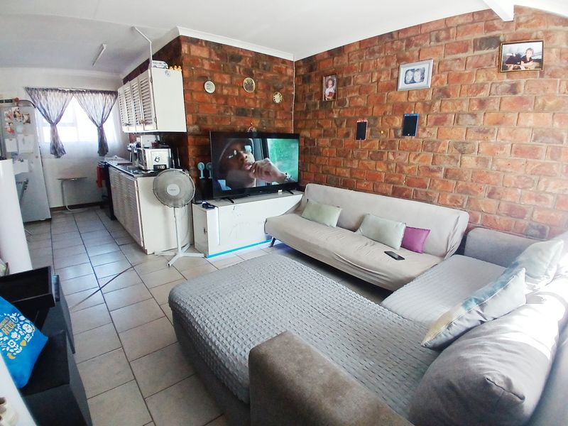 OVERBAAKENS 3 BED 1 BATH HOUSE FOR RENT - Photo 4