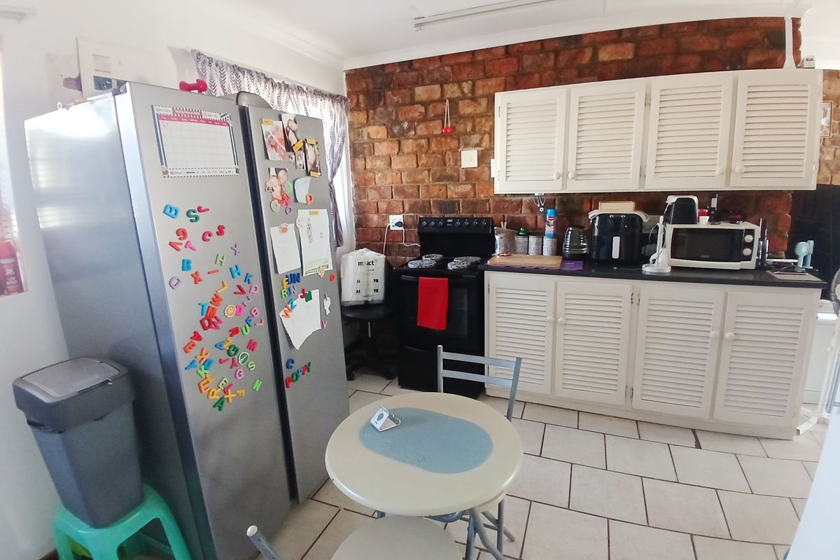 OVERBAAKENS 3 BED 1 BATH HOUSE FOR RENT - Photo 3