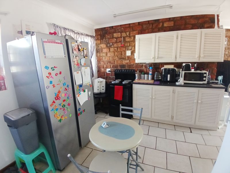 OVERBAAKENS 3 BED 1 BATH HOUSE FOR RENT - Photo 2