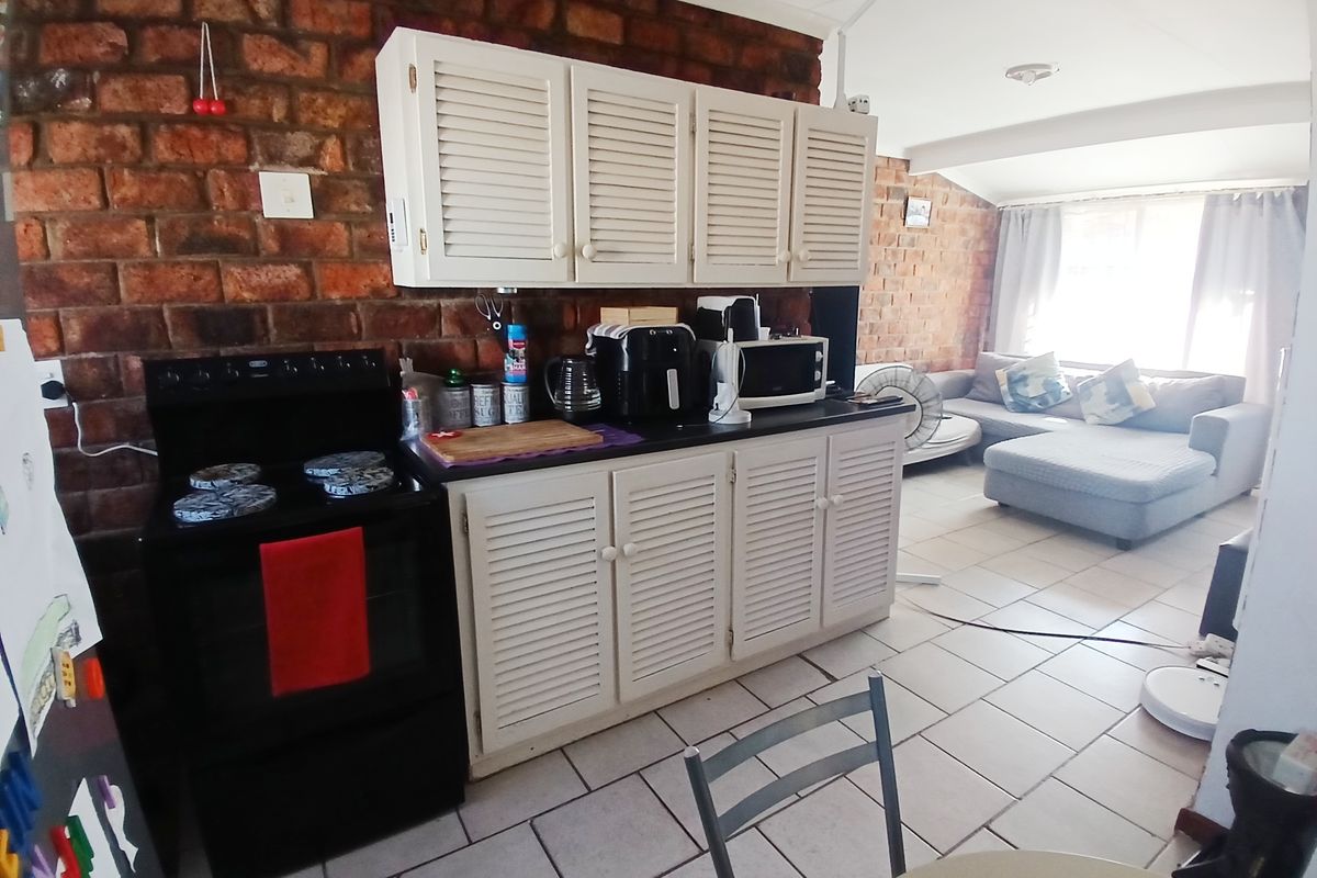 OVERBAAKENS 3 BED 1 BATH HOUSE FOR RENT - Photo 2