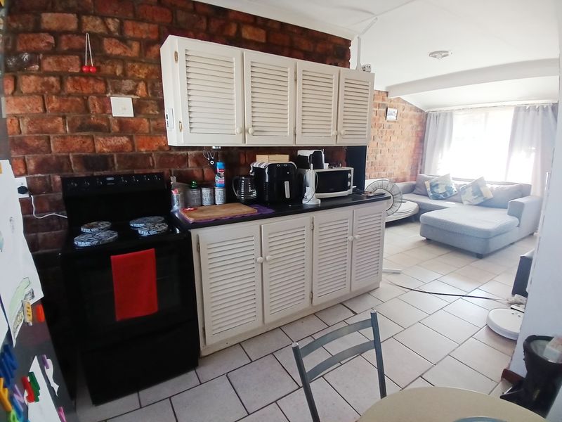 OVERBAAKENS 3 BED 1 BATH HOUSE FOR RENT - Photo 3