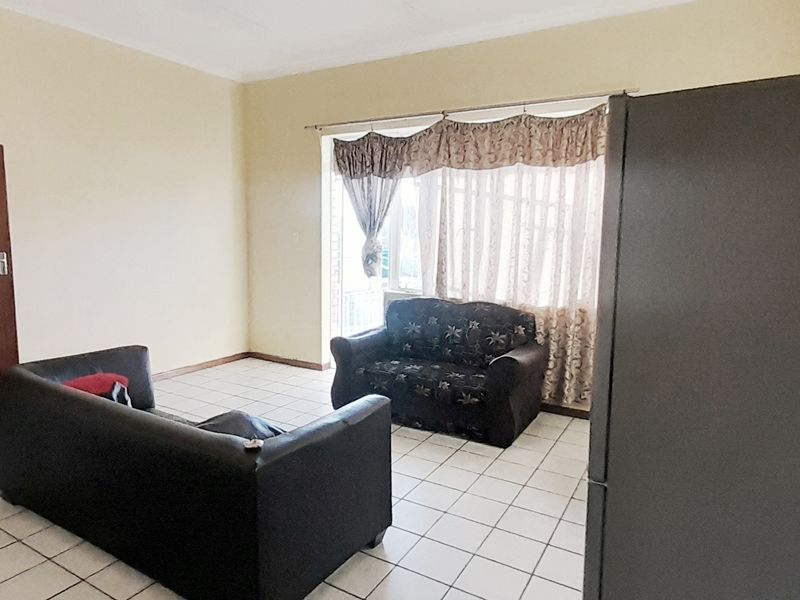 SIDWELL ROOM IN APARTMENT FOR RENT - Photo 3