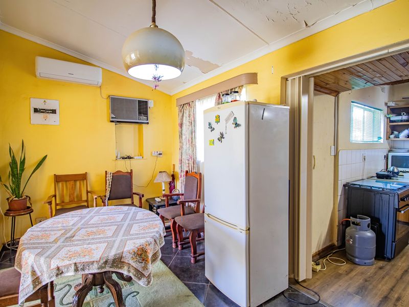 Spacious Family Home with Entertainment Area & Flatlet Potential - Photo 9