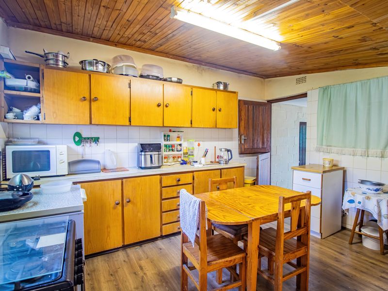 Spacious Family Home with Entertainment Area & Flatlet Potential - Photo 10