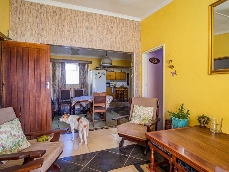 Spacious Family Home with Entertainment Area & Flatlet Potential - Photo 7