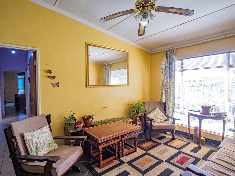 Spacious Family Home with Entertainment Area & Flatlet Potential - Photo 6