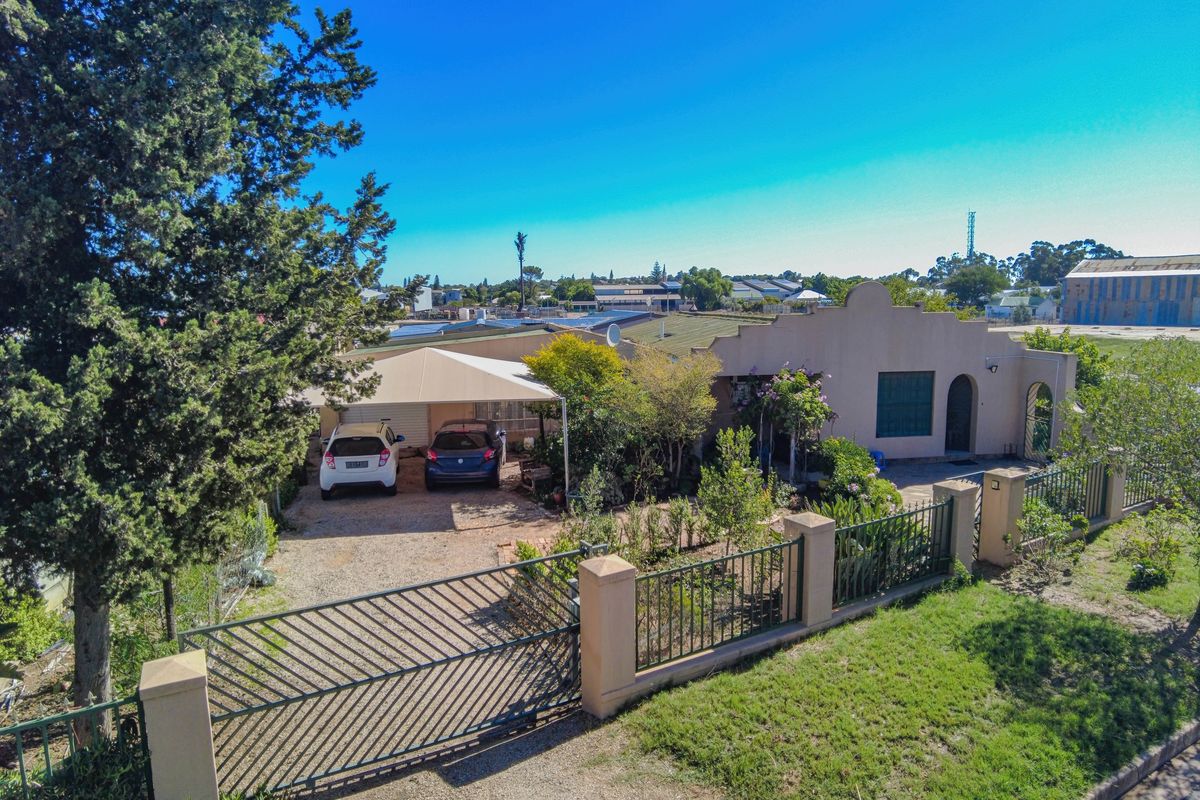 Spacious Family Home with Entertainment Area & Flatlet Potential - Photo 3