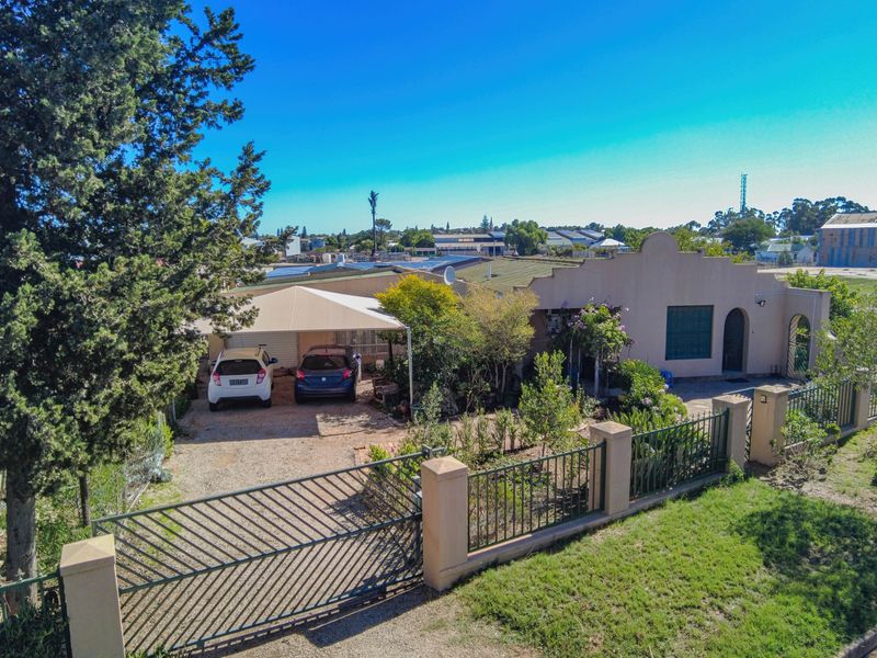 Spacious Family Home with Entertainment Area & Flatlet Potential - Photo 3