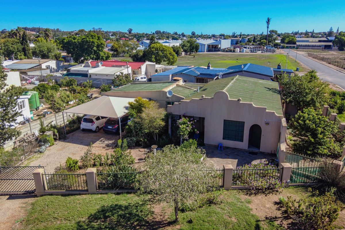 Spacious Family Home with Entertainment Area & Flatlet Potential - Photo 2